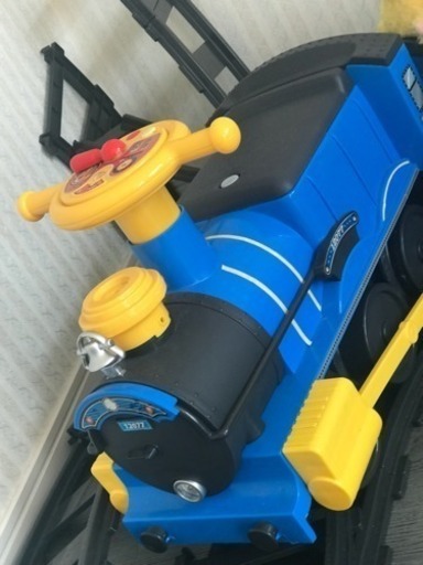 子供が乗れる機関車！