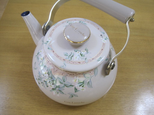 Guy Laroche 花柄ホーロー ケトル やかん 中古美品 Ih 直火ok ぽちこ 横芝の調理器具 鍋 グリル の中古あげます 譲ります ジモティーで不用品の処分 Guy Laroche 花柄ホーロー ケトル やかん 中古美品 Ih 直火ok ぽちこ 横芝の調理器具 鍋 グリル の中古あげます 譲ります ジモティーで不用品の処分