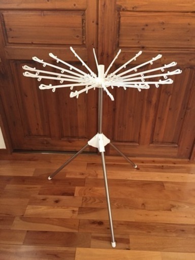 値下げ スタンド式回転パラソルハンガー ステンレス製 てんとう虫 試験場前の洗濯用品 ハンガー の中古あげます 譲ります ジモティーで不用品の処分