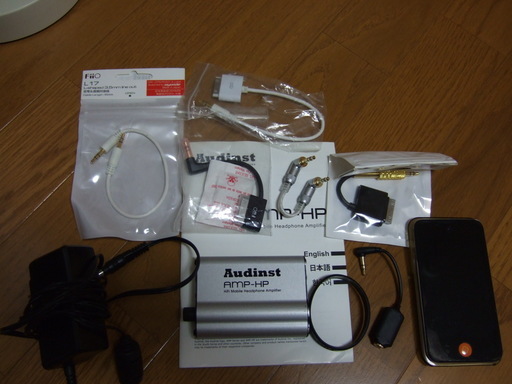 iPod touch、APPLE純正ACアダプタキット、モバイルバッテリーとポタアンのセット
