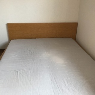 IKEAのベッド（クイーンサイズ）