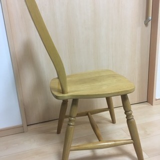 座りやすい木製チェア