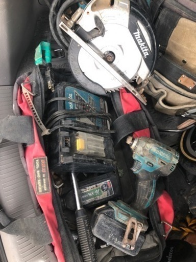 (取引中)インパクトドライバー、18ボルト電池、まきたのまるのこ