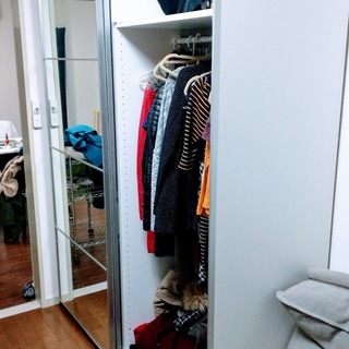 大特価　IKEA のワードロープ　鏡付き　４月１３日くらいまで