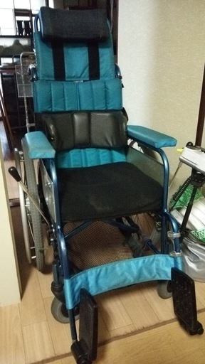 ヤマハYAMAHA　電動車いすJW-1　背もたれ枕、姿勢保持パッド、クッション、座面下の物入、バッテリー1台と充電器を付けます