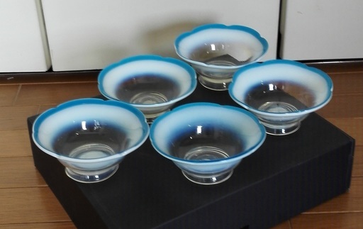 アンティークガラス食器 （白と青色） | complexesantalucia.com