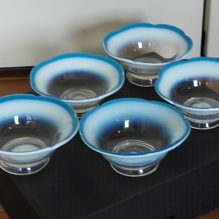 アンティークガラス食器　（白と青色）