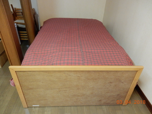 フランスベッド製　☆ 木製セミダブルベット