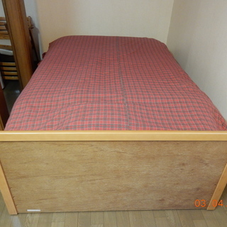 フランスベッド製　☆ 木製セミダブルベット