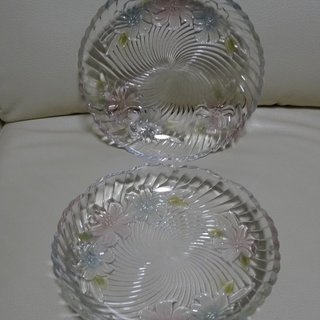 ガラスの皿２枚