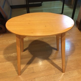 楕円のテーブル