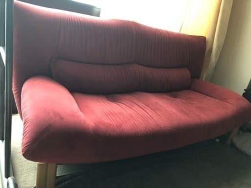 カリモクの赤いソファー