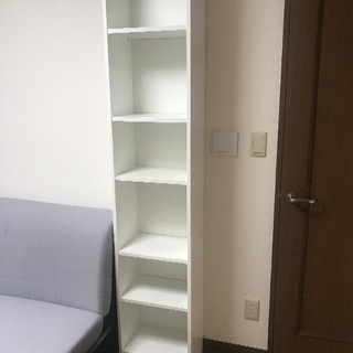 IKEAの白い本棚