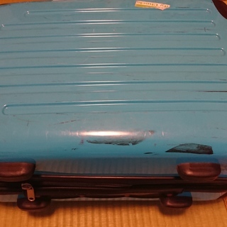 スーツケース青