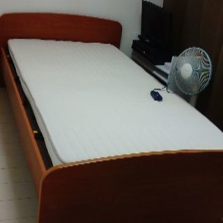 電動リクライニングベッド　介護ベッド