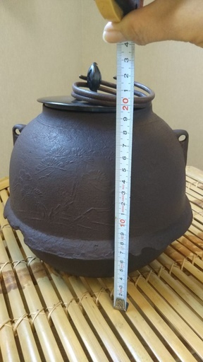竹梅地紋真形釜　釜師　畠春斎