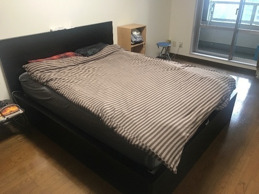 IKEAのキングサイズベッド + マトレ(200x190cm)