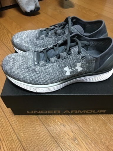 靴 UNDER  ARMOUR