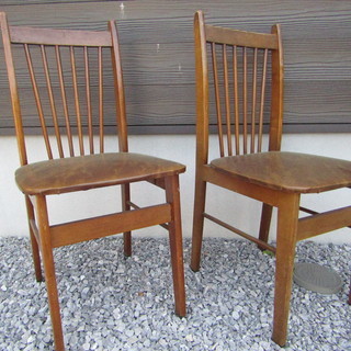 木製椅子2個