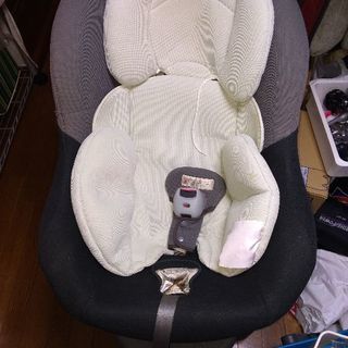新生児から使えるチャイルドシートあげます。