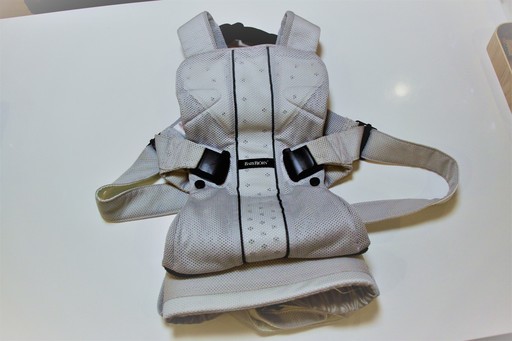 ベビービョルン　BabyBjorn ベビーキャリア One 抱っこ紐 2回使用のみの超美品です！