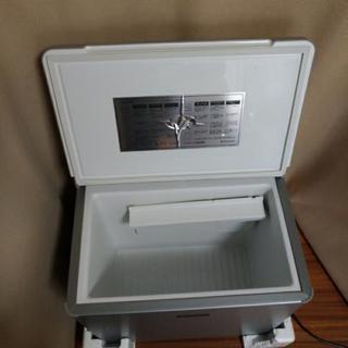 2016年製　Dometic ポータブル3way冷蔵庫　33リットル