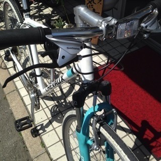 クロスバイク チェレステカラーのクロスバイク