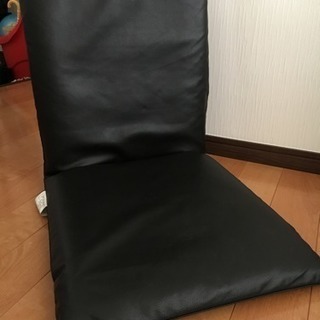 レザー調ブラック座椅子