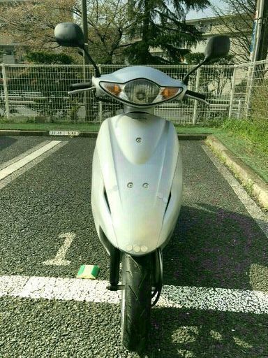 優れたエンジン、ホンダ。 Dio。 AF56。バッテリーは新品、バックブレーキパッドは新品、フロントブレーキパッドは新品、バックタイヤはほぼ新品ですが、フロントタイヤはほぼ新品ですが、エンジンオイルは新品、水冷式オートバイです。