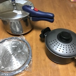 圧力鍋と湯切り蓋つき鍋