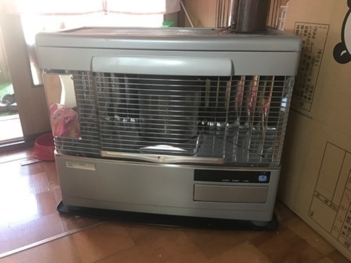煙突タイプのストーブ