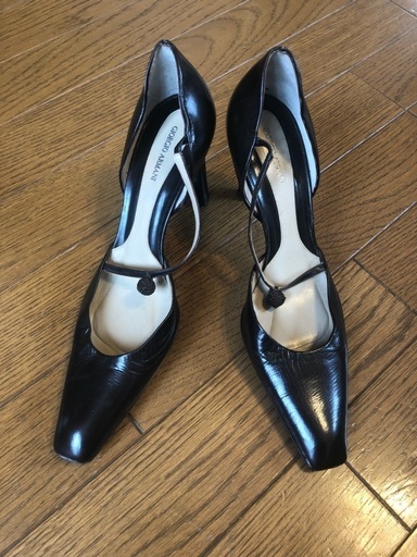 大幅値下げ！Giorgio Armani ブラックレザーパンプス　(^^♪