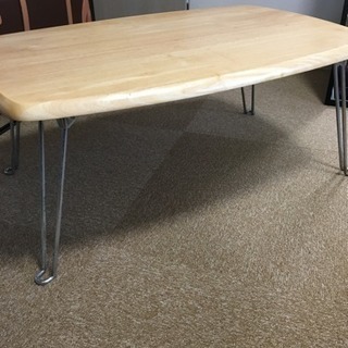 小さめテーブルです。