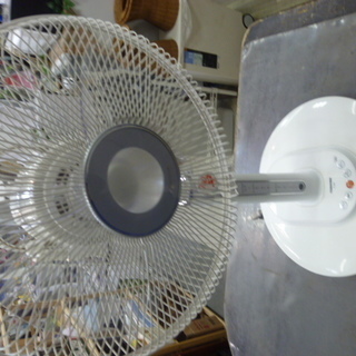 R 中古 マイコン式リビング扇風機 リモコン付　ホワイト  F-...