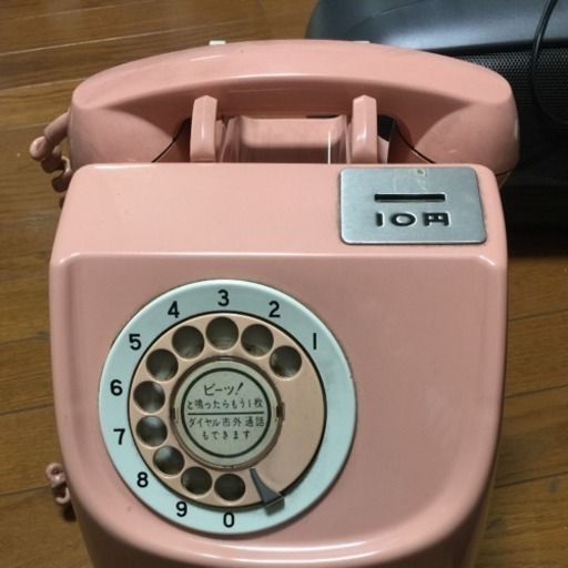 ピンクの電話