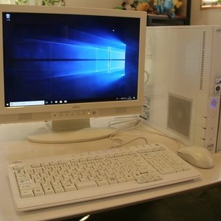 古い富士通パソコン (今年中にメーカーリサイクルに出します)