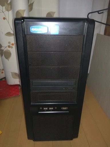 デスクトップパソコンとモニターセット