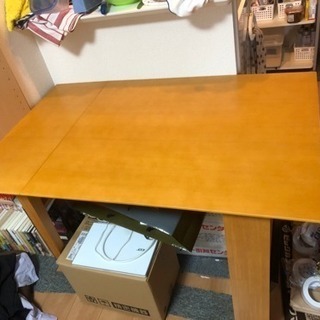 折り畳みができるダイニングテーブル1500円（椅子なし）