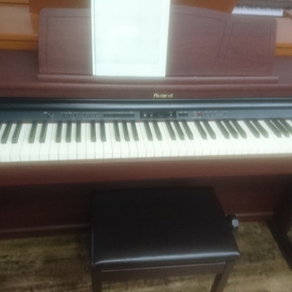 電子ピアノ  ローランド　HP205GP　2008製　￥30.000-