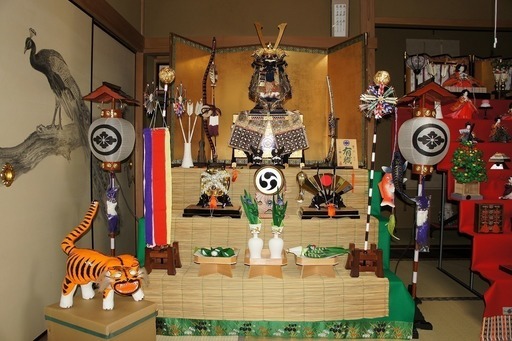 三段飾りの五月人形