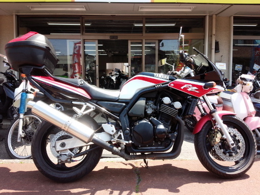 NO.1995 ＦＺ４００ 水冷4サイクル4気筒エンジン ＧＩＶＩリヤボックス付き　☆彡
