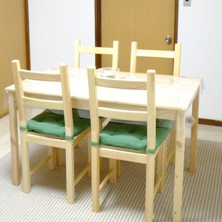 値下げしました《美品》木製４人掛けテーブル　椅子4脚付き