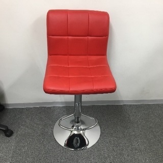 受付時に使用　赤いオフィスチェアー　椅子