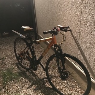 オレンジ色のクロスバイク(ドッペルギャンガー)