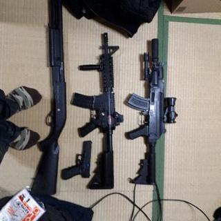 CYMA M4 CQB-R バッテリーと充電器つき　画像の左２つ