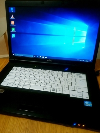 ノートパソコンLIFE BOOK FUJITSU 富士通 A561　Core i3　4GB WIN10