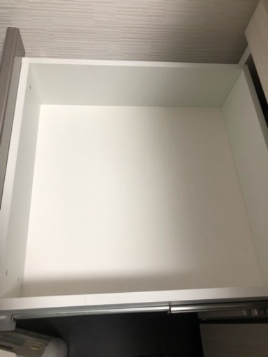 【受付終了】＊コンセント付で炊飯器が置ける＊清潔感のある白い食器棚