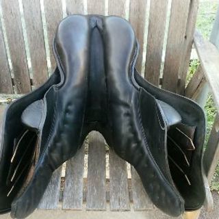 乗馬　パッシェー　障害鞍　中古