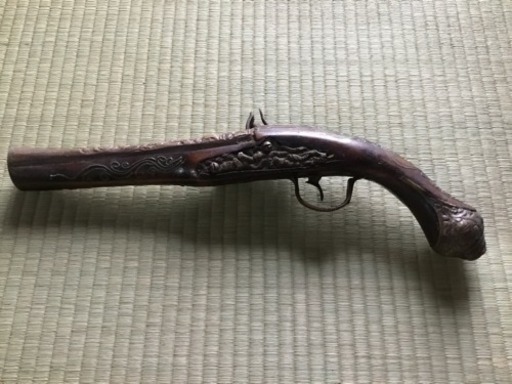 アンティークな銃の置物