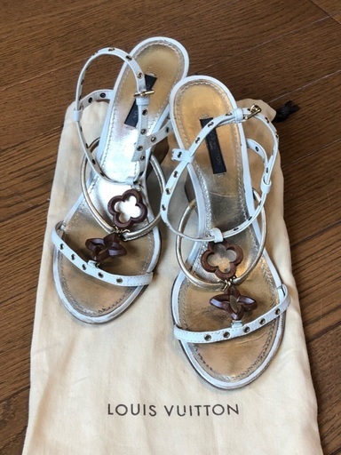 定価93000円　LOUIS　VUITTON　モチーフ付き可愛いゴールドサンダル♡